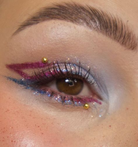 Glitter Pills, Graphic Eyes, Rhinestone Makeup, Brown Mascara, Graphic Eyeliner, Glitter Eyeliner, Shimmer Eyeshadow, Hooded Eyes, Liquid Eyeshadow