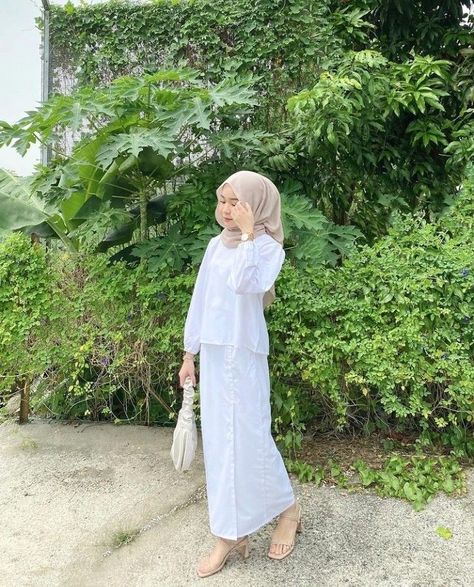 Hijab Formal, Dress Muslim Modern, Model Hijab, Tutorial Hijab Pashmina, Ootd Poses, Muslimah Style, Simple Hijab, Hijab Fashionista, Tutorial Hijab