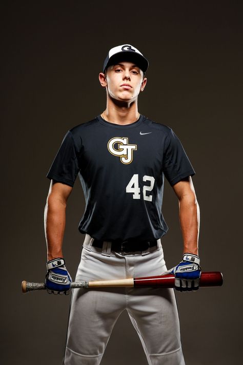 Baseball Team Pictures, Baseball Senior Pictures, Sport Photoshoot Ideas, Boys Photoshoot, Baseball Photography, Sport Photoshoot, Senior Boy Poses, Sport Portraits, Male Senior Pictures