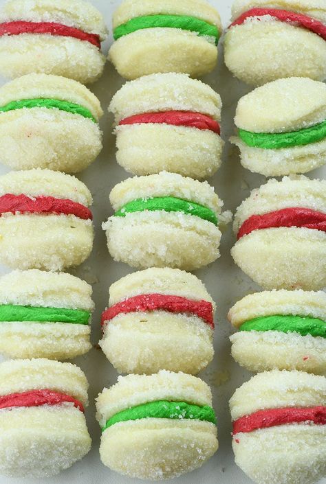 Bunch of Christmas Shortbread Sandwich Cookies Sandwich Cookies Christmas, Christmas Sandwiches, Cookie Sandwich Recipes, Shortbread Cookies Easy, Christmas Shortbread, Christmas Cookie Recipe, Easy Christmas Cookie Recipes, Shortbread Cookie Recipe, Buttercream Filling