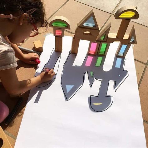 Abordagem Reggio Emilia, Shadow Activities, Preschool Creative Art, Outdoor Education, Outdoor Activities For Kids, Shadow Art, Reggio Emilia, Preschool Art, Craft Time