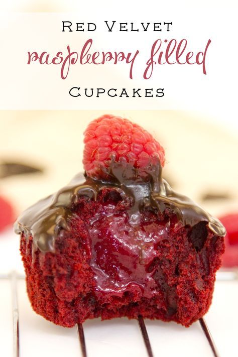 Raspberry Filled Cupcakes, Red Velvet Color, Deserts Cupcakes, Mocha Cupcakes, Red Cupcakes, Cake Filling Recipes, Red Velvet Cupcake, Raspberry Desserts, Raspberry Cupcakes