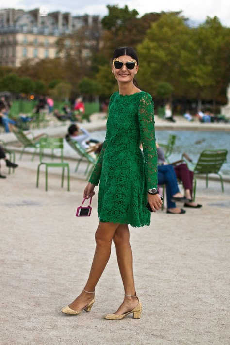 GB in that gorgeous green Valentino number in Paris #StephanJoseph Giovanna Battaglia Style, Giovanna Battaglia Engelbert, Giovanna Battaglia, Casual Chic Outfits, Green Outfit, Casual Chic Outfit, Style Crush, Color Dress, Green Lace