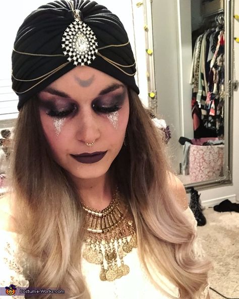 Fortune Teller Makeup, Affordable Halloween Costumes, Circus Halloween Costumes, Fortune Teller Costume, Halloween Costumes Plus Size, Crystal Costume, 90s Halloween Costumes, Halloween Costumes For Work, Fairy Halloween Costumes