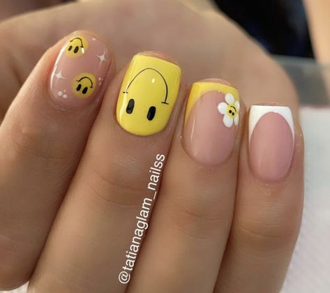 Multicoloured Nails, Summer Nails Short, Short Nail Ideas, Trendy Summer Nails, Kids Nail Designs, Beachy Nails, Art Deco Nails, Broken Nails, Simple Gel Nails