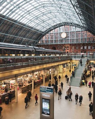 St Pancras Station London, St Pancras Station, London Overground, London Wallpaper, National Railway Museum, Champagne Bar, London Aesthetic, St Pancras, Railway Museum