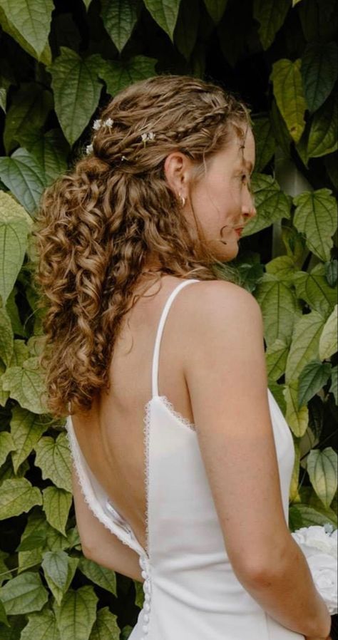 Curly Hairstyles Bridal, Bridesmaid Hair Curly, Curly Bridal Hair, Curly Prom Hair, Hairstyle Wedding, Curly Wedding Hair, Guest Hair, Hairstyle Trends, Hairdos For Curly Hair