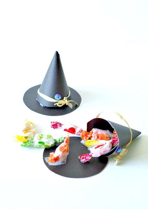 Witch Hat Party Favor Treat Cups Wicked Party Favors, Halloween Brunch, Witch Birthday, Snowman Treats, Turkey Treats, Fall Parties, Camp Crafts, Hat Party, Witch Diy