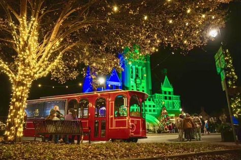 The Best Christmas Towns In Kentucky To Visit This Holiday Season Kentucky Christmas, Christmas Towns, Kentucky Horse Park, Holiday Parades, Road Trip Packing, Christmas Traditions Family, Santa Photos, Visit Santa, Christmas Events