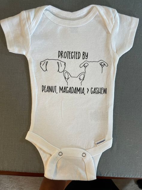 Protected By Dog Onesie, Cute Baby Onsie Ideas, Baby Onesie Cricut Ideas, Baby Onsies Ideas Announcement, Baby Boy Cricut Ideas, Custom Onesies Boy, Baby Announcement Onsies Ideas, Newborn Onesie Ideas, Onsies Ideas Boy