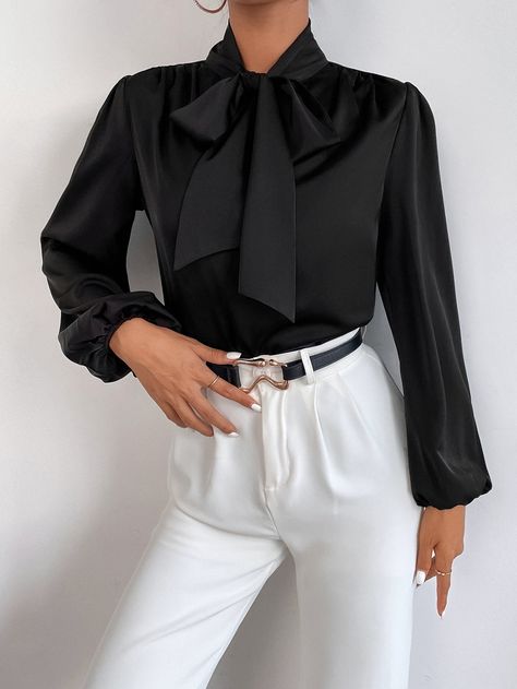 Satin Blouse Outfit, Bishop Sleeve Blouse, Lantern Sleeved Blouses, Tie Neck Blouse, Moda Plus, Bishop Sleeve, Moda Plus Size, Blouse Outfit, White Pants