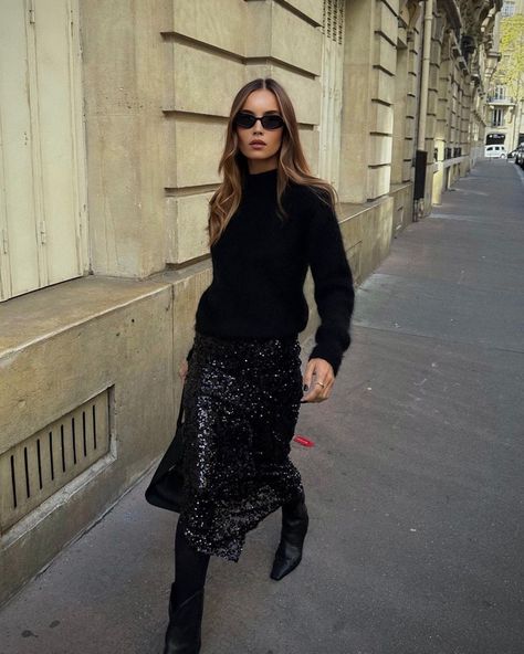 9 Cool Influencers To Follow This Year Sequin Midi Skirt Outfit, Black Sequin Skirt Outfit, Sequin Skirt Outfit, Sequin Skirt Long, Zara Winter, November Fashion, Influencer Style, High Fashion Trends, Black Sequin Skirt