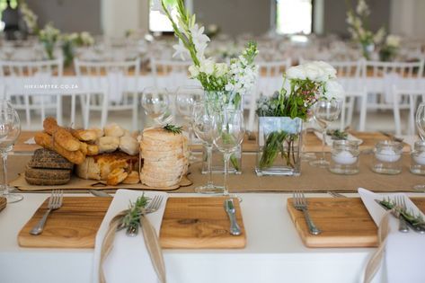 Farm Table Setting NikkiMeyer via oreeko.com Wedding Placemats, Simple Table Settings, Tafel Decor, Rustic Bread, Wedding Simple, Easy Backyard, Pretty Tables, Simple Table, Wedding Table Settings