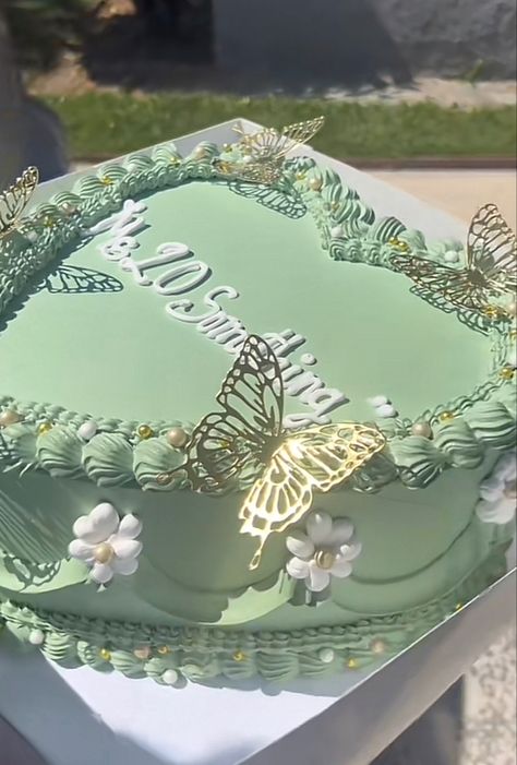 20 Something Cake, Sza Birthday, 14th Birthday Cakes, Butterfly Birthday Cakes, 20 Something, Vintage Birthday Cakes, Bow Cakes, Crown Birthday, Green Cake