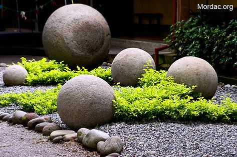 Ashbee Design: The Balls that Got Away! Road Landscape, Garden Spheres, Garden Balls, Gardening Inspiration, Landscape Products, Decorative Spheres, Water Walls, Outdoor Entertaining Area, Backyard Garden Design