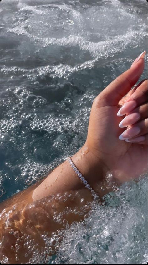 Aesthetic Nail Pictures, Nail Instagram Story, Nail Instagram, Aesthetic Nail, Natural Nail Designs, Black And White Picture Wall, Nail Time, Drip Nails, Claw Nails