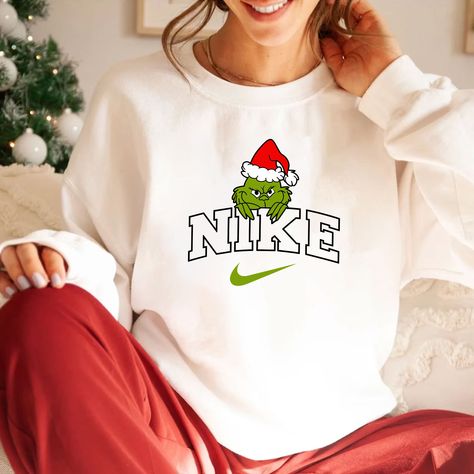 Vintage Grinch, Grinch Hoodie, Grinch Stuff, Make Christmas Great Again, Taylor Swift Shirts, Black Crewneck Sweatshirt, Tee Designs, Merch Ideas, Purple Sweatshirt