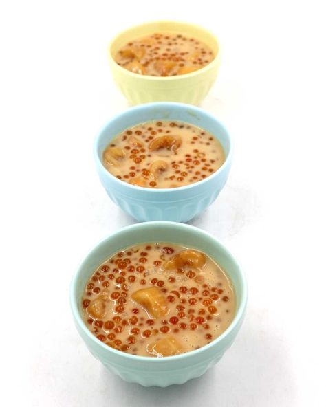 Vietnamese banana and tapioca pearls in coconut milk (che chuoi) Vietnamese Dessert Recipe, Vietnamese Dessert, Tapioca Pearls, Asian Inspired Recipes, Filipino Food, Filipino Recipes, Asian Cooking, Inspired Recipes, Pork Roast