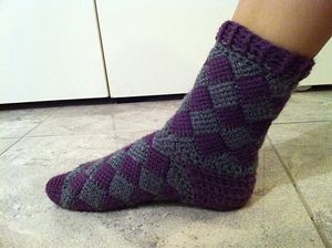 Crochet Sock Patterns, Crochet Entrelac, Entrelac Knitting, Crochet Sock, Checkered Socks, Pretty Socks, Quick Crochet Projects, Crochet Socks Pattern, Paleo Life