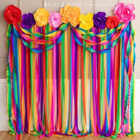 Fiesta Flowers, Mexican Theme Party Decorations, Mexican Theme Party, Mexican Birthday Parties, First Fiesta, Mexican Party Decorations, Streamer Backdrop, Fiesta Bridal Shower, Mexican Fiesta Party