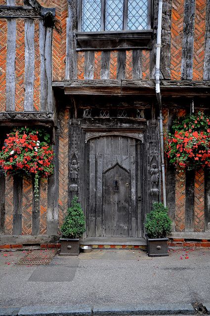 Lavenham, Suffolk, BEEN HERE! This little village is amazing, about 15 minutes outside of Bury St Edmunds :) Lavenham Suffolk, Tudor Architecture, Timber Frame Building, Suffolk England, Porte Cochere, Bury St Edmunds, Cool Doors, Old Doors, Medieval Town