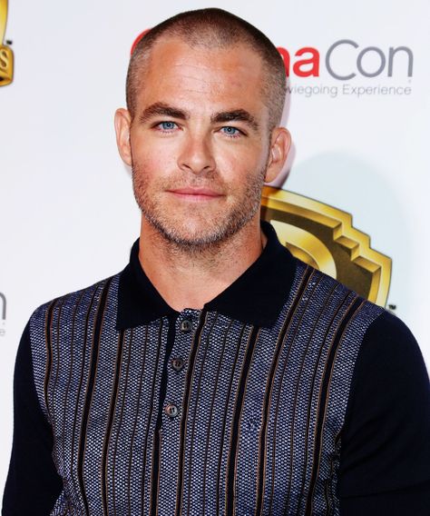 Chris Pine Looks Like An Entirely Different Person Without A Full Head Of Hair+#refinery29 Chris Pine Haircut, Chris Pine Hair, Buzzcut Haircut, Receding Hair Styles, Different Person, New Haircut, Shaved Head, Chris Pine, New Haircuts