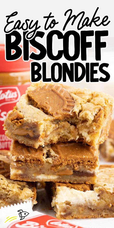 Biscoff blondies offer a delicious combination of crunchy edges and chewy middles to create a unique flavor experience. Unique Brownies, Biscoff Latte, Pumpkin Pie Cupcakes Recipe, Biscoff Blondies, Biscoff Brownies, Biscoff Recipes, Bar Desserts, Biscoff Spread, Krispy Treats