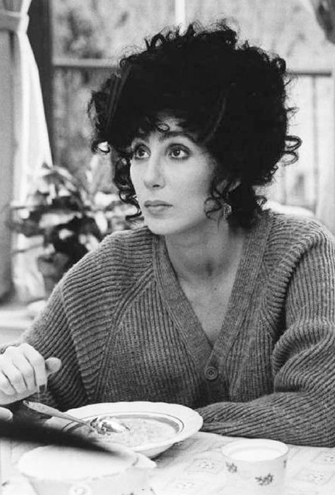 Cher as Loretta Castorini - Moonstruck Cher Iconic Looks, Cher Moonstruck, Cher Movies, Cher Young, Cher Hair, Movies To Watch List, Cher Fashion, Cher Costume, Cher And Sonny