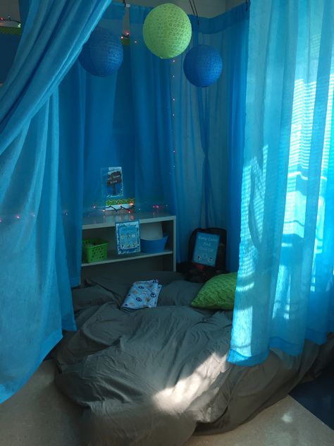 "Cool down zone" Autistic Support Classroom Sensory Safe Bedroom, Low Stimulation Room, Sensory Safe Place, Closet Sensory Room, Teenage Sensory Room, Bedroom Sensory Ideas, Sensory Room Set Up, Sensory Space For Adults, Sensory Decorations Classroom