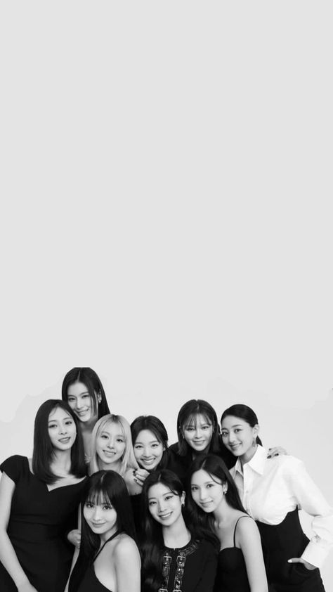 Twice Black And White, Twice Jungyeon, Twice Group, Girl Thinking, Famous Girls, Black And White Wallpaper, Group Photos, White Wallpaper, Kpop Wallpaper