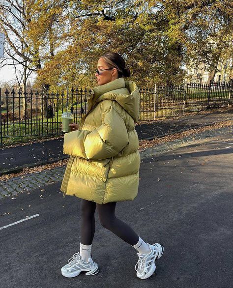 Green Puffer Coat Outfit, Olive Green Puffer Jacket Outfit, Big Puffer Jacket Outfit, Long Puffer Outfit, Puffy Coat Outfit, Hooded Coat Outfit, Green Puffer Jacket Outfit, Emily Shak, Long Puffer Jacket Outfit