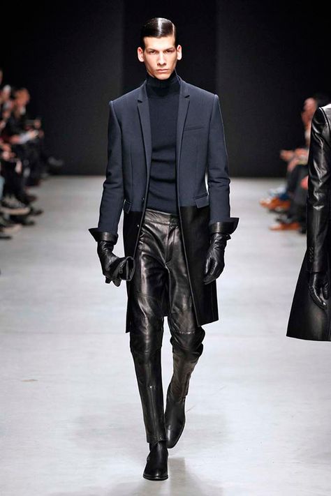 . Black Menswear, Capitol Couture, Mens Runway Fashion, Casual Attire For Women, Juun J, Mens Fashion Inspiration, Avant Garde Fashion, Men's Suits, Dark Fashion