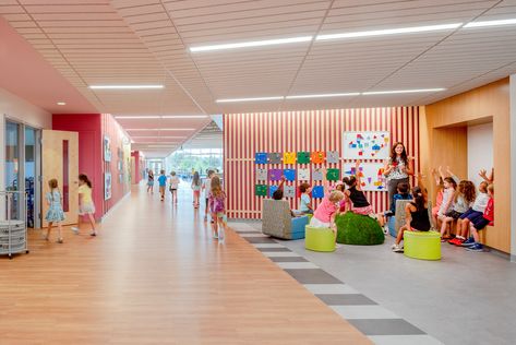 School Interior, Small Group Instruction, School Opening, Collaboration Space, School Education, School Building, Visual Learners, Education Design, Critical Thinking Skills