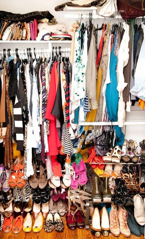 If you've ever struggled with clutter, or known someone who has, you need to read this--> The 7 Habits of Highly Effective Clutterers Open Closets, Messy Closet, Celebrity Closets, Closet Tour, Closet Office, Louise Roe, Open Closet, Dior Earrings, Dream Closets