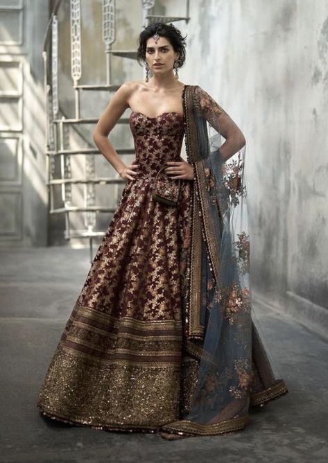 Regal Indian Outfit, Lehenga Design For Engagement, Shadi Outfits, Wedding Outfits Indian, Traditional Asian Dress, Desi Outfits, Modest Dresses Fashion, Indian Bride Outfits, Fancy Sarees Party Wear