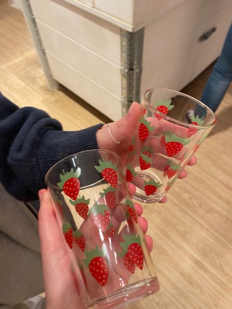 Strawberry Things Aesthetic, Strawberry Milk Aesthetic, Strawberry Water Bottle, 17 Doğum Günü, Strawberry Stuff, Strawberry Things, Strawberry Girl, You Are My Moon, Red Strawberry