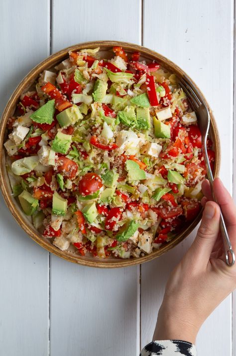 Couscous salat med fetaost og avocado - opskrift med couscous - Stinna Couscous Salat, Couscous, Vegetable Pizza, Quiche, Feta, Avocado, Pizza, Quick Saves, Essen