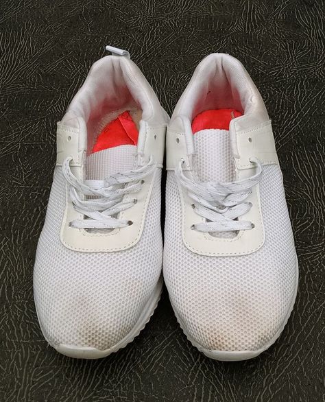 Hi guysToday's post is a little trick that a nurse told me.White trainers are very hard to keep white "Well bright white let's sayYou won't need to use white trainer cleaner that takes a while to dry, or use any abrasive cleaning products. That will eventually wreck the trainers.Looking like they are brand new once more, "is easier then most people think. Maybe you have seen this trick before?If not. Stick with me.Learning this trick, Has kept my mesh white trainers looking brand new f… How To Clean White Converse, How To Clean White Shoes, White Converse, Dress Alterations, Swim Shoes, Clean Shoes, New Balance Shoes, Shirt Dress Casual, Tee Outfit