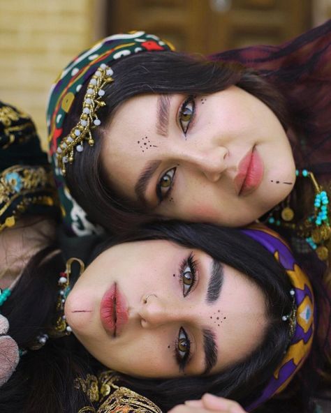 Traditional Arabic Makeup, Afghan Makeup Looks, Afghani Makeup, Afghan Hairstyles, Afghan Makeup, Kurdish Makeup, Iranian Makeup, Persian Makeup, Pashtun People