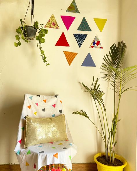 Indian Home Decor Ideas Diy Wall Hangings, Corner Decorations, Funny Eggs, Dwelling Place, Colorful Room Decor, Indian Bedroom Decor, Corner Ideas, Drawing Room Decor, Rajasthani Art