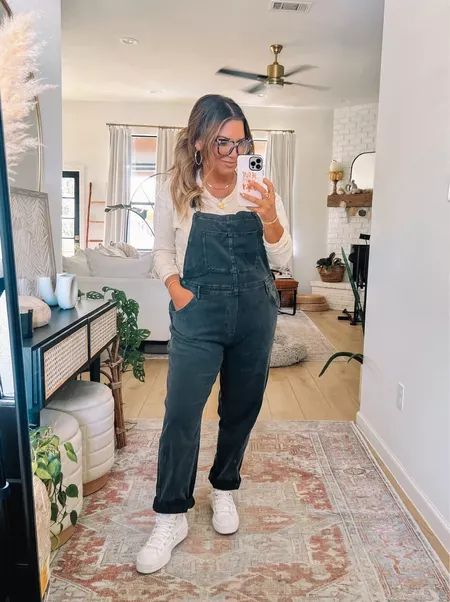 Plus Size Overalls Outfit Fall, Plus Size Overalls Outfit, Overalls Outfit Fall, Plus Size Overalls, Short Curvy, Overall Outfit, Overalls Outfit, Top Fashion Bloggers, Curvy Shorts