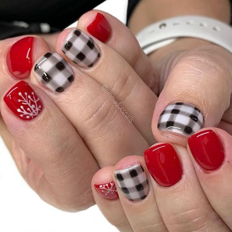 Buffalo Check Nails, Plaid Nail Designs, Plaid Nails, Buffalo Plaid Christmas, The Buffalo, Christmas Nail Designs, Color Street Nails, Plaid Christmas, Buffalo Check