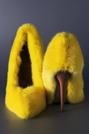 Wierd Shoes Funny Weird, Weird Shoes, Bird Shoes, Funny Shoes, Pointy Heels, Ugly Shoes, Fur Shoes, Statement Shoe, Big Bird