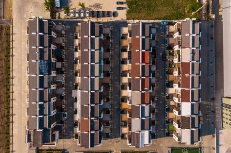 Top view town houses texture | Free Photo #Freepik #freephoto Dream Townhouse, Solar Collector, Town Houses, Community Living, Roofing Companies, City Lifestyle, Apartment Style, Row House, Roofing Contractors