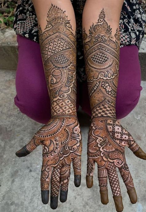 Bharva Mehndi Designs Front Hand, Dulhan Mehandi Unique Bridal, Mahadi Design, Engagement Mehendi, Traditional Mehndi Designs, Mehandi Henna, Wedding Mehendi, Wedding Symbols, Front Mehndi Design