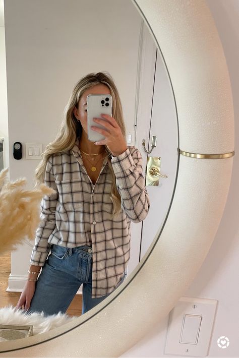 Tucked Flannel Outfits, Women’s Flannel Outfits, Fall Button Down Shirt Outfit, Button Up Shirt Outfit Fall, Plaid Button Down Outfit, Styling Flannels, Plaid Button Up Shirt Outfit, Causal Aesthetic, Flannel Outfit Women