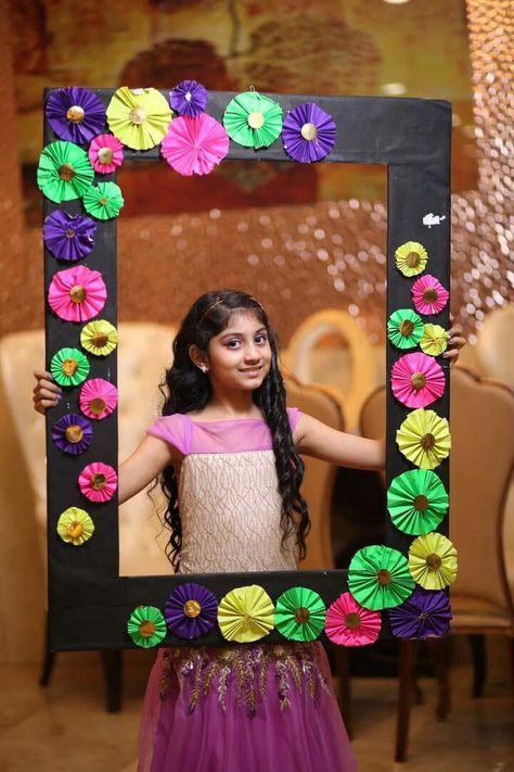 Selfi Point Decoration For School, Diwali Selfie Frame, Selfie Point Ideas For School, Mehndi Games, Selfie Corner Ideas For School, Selfie Frames Ideas, Wooden Box Crafts, Haldi Ceremony Decorations, Dia De Los Muertos Decorations Ideas