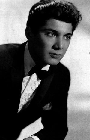 Paul Anka had 3 big hits in the late 50's while still in his teens, Diana, Lonely Boy, and Put Your Head on My Shoulder - romantic stuff! (Much later wrote the Tonight Show theme!) Lonely Boy, Paul Anka, 50s Music, Save The Last Dance, The Last Dance, American Bandstand, Don Draper, 60s Music, Oldies Music