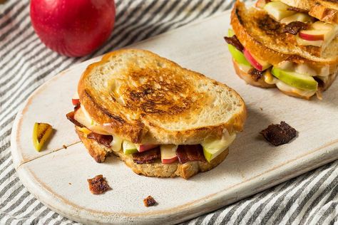 Apple Panini, Fall Sandwiches, Apple Grilled Cheese, Bacon Brie, Grilled Cheese Sandwich Recipe, Recipes Sandwiches, Fancy Grilled Cheese, Apple Sandwich, Cheese Sandwich Recipe