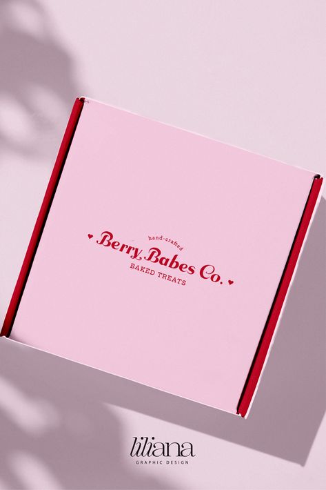 Creative Box Ideas Design, Pink Red Packaging, Cute Bakery Packaging, Chocolate Covered Strawberries Business, Strawberry Packaging Design, Strawberries Packaging, Red Boxes Packaging, Pink Packaging Design, Strawberry Packaging